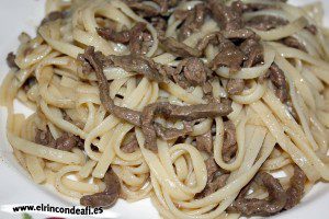 Espaguetis con carne y soja