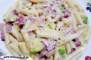 Macarrones carbonara con calabacino