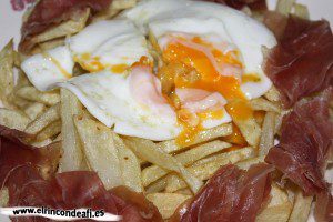 Huevos rotos con jamón