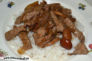 Ternera con setas y salsa de soja al wok