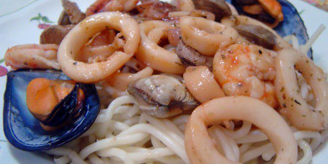 Espaguetis con frutos de mar
