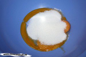 Flan casero, añadir el azúcar