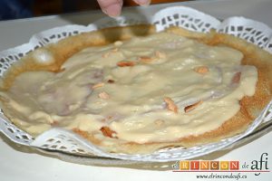 Pastela, cubrir también con almendras