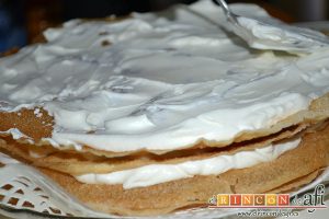 Pastela, seguir cubriendo hasta acabar la masa