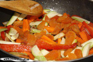 Cuscús de verduras con pollo, pochar la verdura