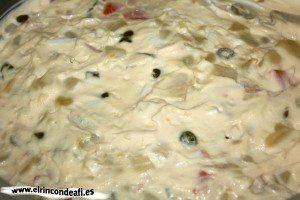 Ensaladilla rusa, añadir la mayonesa