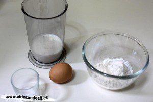 Crepes con champiñones y langostinos, ingredientes para los crepes