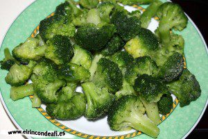 Ternera encebollada con verduras, brócoli