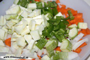 Tortilla de verduras, trocear las verduras