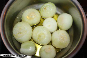 Cebolla caramelizada, poner las cebollas en un recipiente