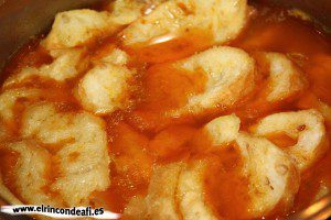 Sopa de ajo, dejamos que hierva