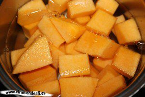 Tortitas de calabaza, cortar en trozos y cubrir con agua