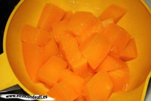 Tortitas de calabaza, escurrir los trozos hervidos