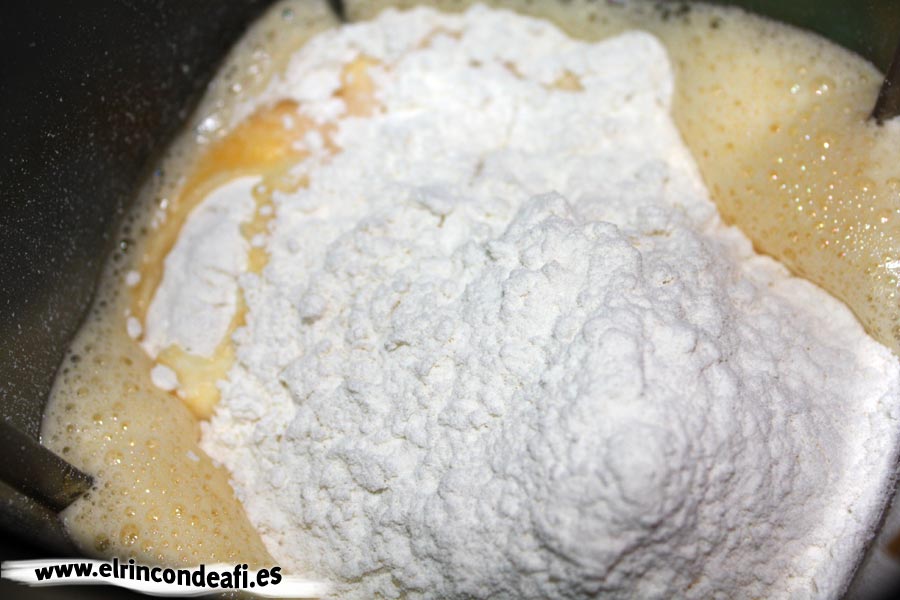 Tortitas de calabaza, añadir levadura y harina