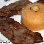 Entrecot con puré de papas con pimentón