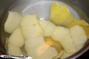 Hojaldre con frutas, hacer el almíbar