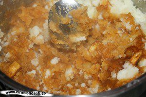 Puré de papas con pimentón, removemos bien