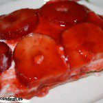 Hojaldre con nata y fresas, emplatado