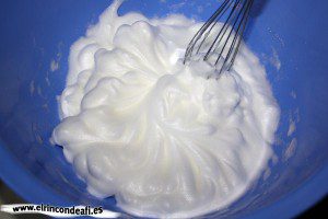 Tarta de tres colores, montar las claras