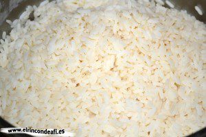 Arroz a la cubana, hervimos el arroz