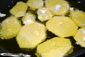 Papas a la importancia, freír en abundante aceite