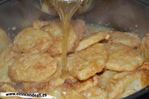 Papas a la importancia, añadir caldo