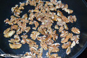 Pasta con nueces y queso gorgonzola, tostar las nueces