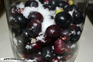 Aceitunas con mojo canario, añadir un par de puñados de sal