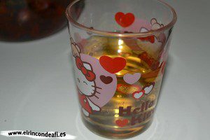 Aceitunas con mojo canario, añadir el vinagre