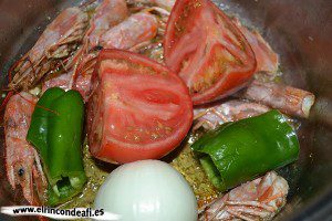 Sopa de pescado y marisco, añadir las verduras