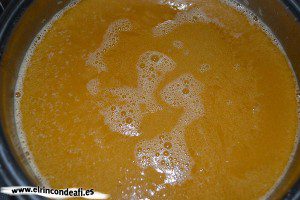 Sopa de pescado y marisco, reservar el caldo