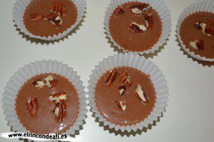 Cupcakes de chocolate, añadir unas pocas nueces