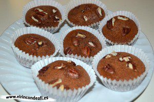 Cupcakes de chocolate, sugerencia de presentación sin crema