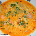 Sopa de pescado Kajsa con hinojo, tomate y azafrán