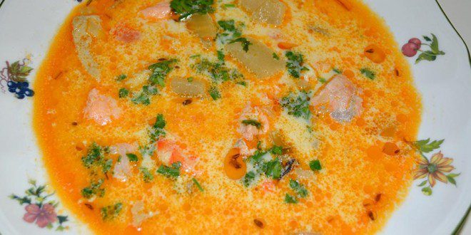 Sopa de pescado Kajsa con hinojo, tomate y azafrán