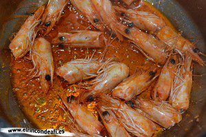 Arroz a la banda, dorarlas bien para hacer un fumet