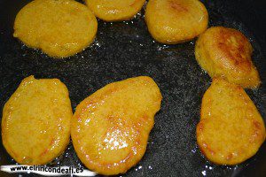 Buñuelos de calabaza, freír en aceite de girasol