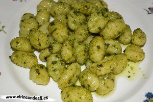 Ñoquis al pesto, sugerencia de presentación