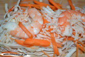 Rollitos tailandeses, rellenar con los ingredientes