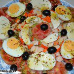 Ensalada de mozzarella de búfala y palitos de cangrejo, sugerencia de presentación