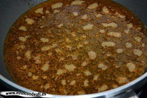 Migas del pastor, devolvemos el aceite a la sartén