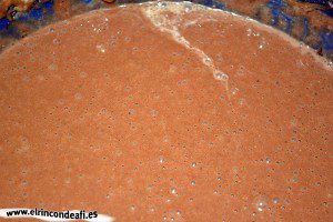 Queque de especias (Gewürzkuchen), añadir la leche y seguir removiendo
