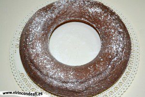 Queque de especias (Gewürzkuchen), una vez horneado y frío, espolvorear con azúcar glass