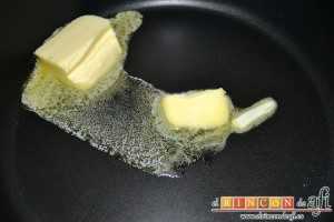 Tortitas de queso Ricotta y canela, poner a derretir en sartén la mantequilla