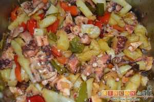 Frita de pulpo, remover