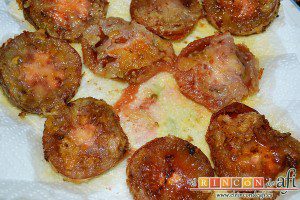 Tomate negro rebozado, poner en papel absorbente