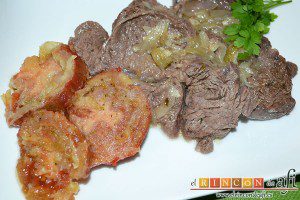 Tomate negro rebozado, sugerencia de presentación como acompañamiento