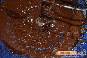 Corona de mousse de chocolate con queso, derretirlo a golpe de microondas
