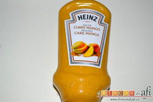 Mar y montaña de pollo y rabas de calamar, sugerencia de salsa de curry para acompañar