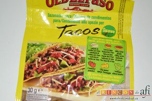 Fajitas de pollo y champiñones, abrir el sobre de condimento para fajitas